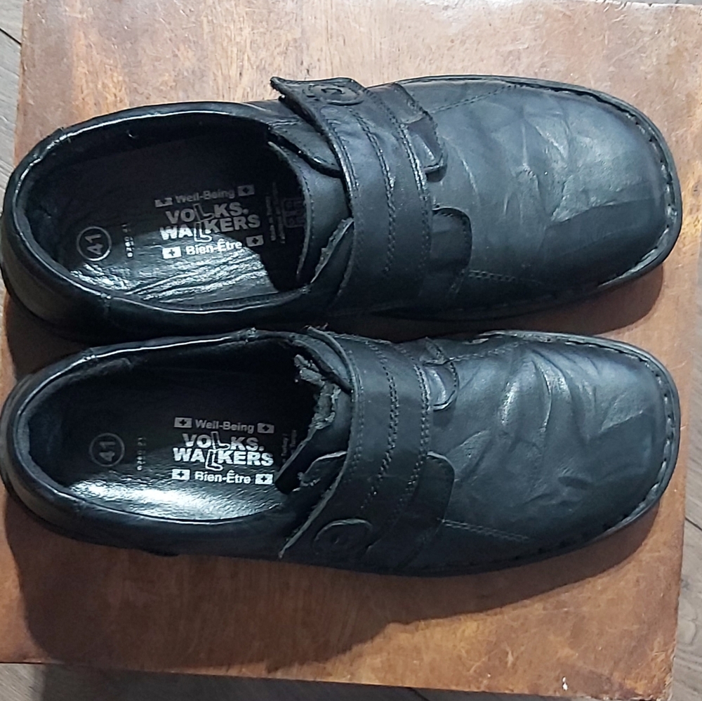 Volks Walkers Weil Crinkle Shoes